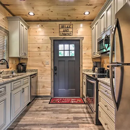 Modern Cabin With Hot Tub And Game Room In Gatlinburg! Exterior photo