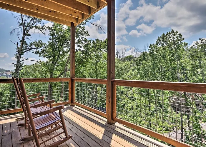 Modern Cabin With Hot Tub And Game Room In Gatlinburg!